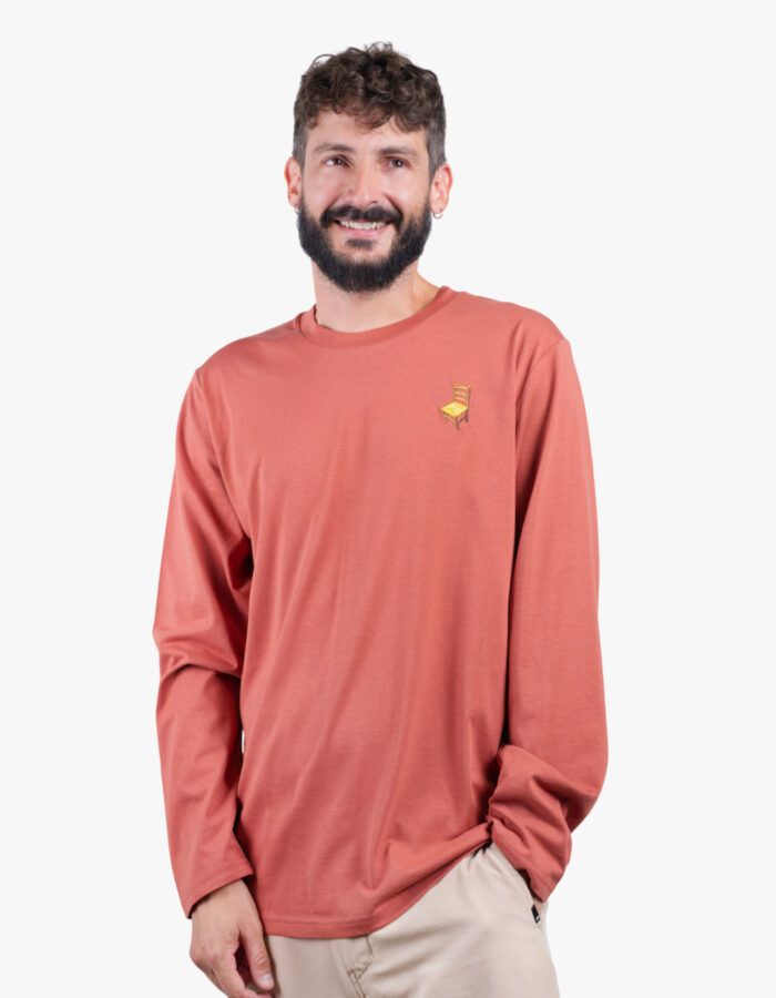 Camiseta de màniga llarga amb brodat "Cadira cordada"